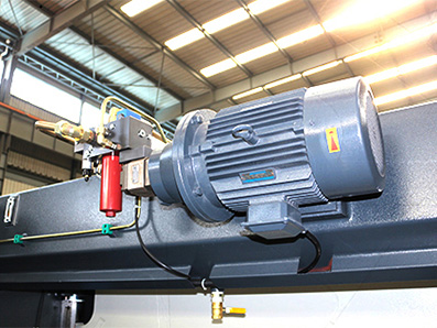 Prensa Plegadora Hidráulica CNC, con Controlador DELEM DA66T