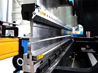 Prensa Plegadora Hidráulica CNC, con Controlador DELEM DA66T