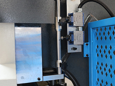 CNC Servo Electro-Hydraulic Press Brake, with DELEM E200P Controller